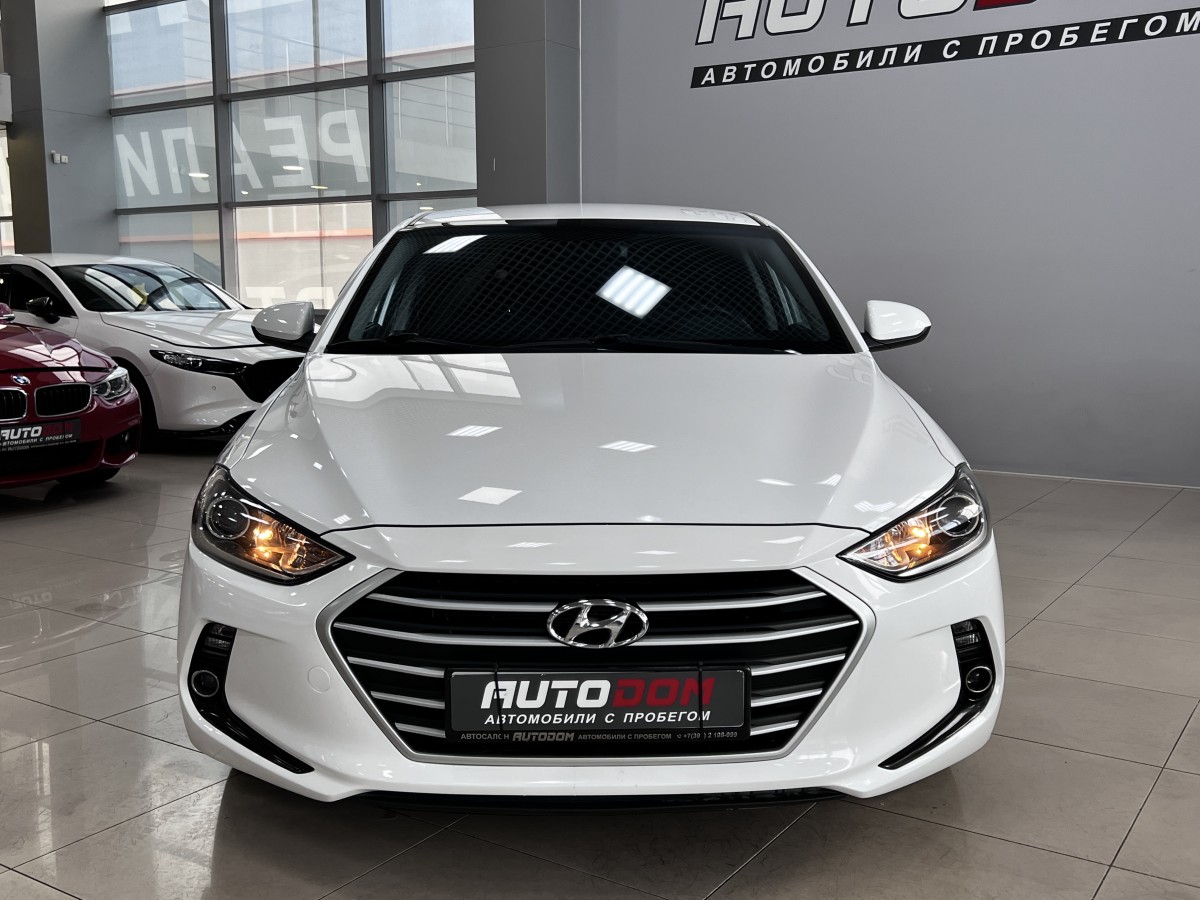 Автосалон - Hyundai Elantra, 2018 г.